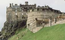 Tour Scotland and visit Edinburgh Castle