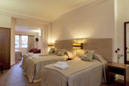 Glenora Hotel in Edinburgh located on Rosebery Street within 15 minuts walk from Princess Street