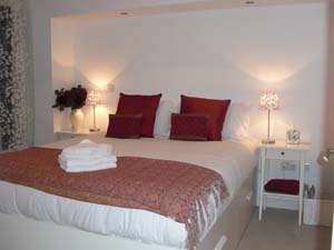 Vienna Apartment Self Catering Glasgow  -   Book Online / Enquire direct with Accommodation Reception